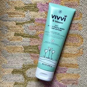 🍦HOST PICK🍦👶🏻👶🏽👶🏾Vivvi & Bloom Baby 2-in-1 face & body whip lotion sealed tube